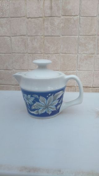 Jarra de porcelana azul y blanca