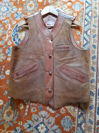 Chaleco de piel hecho a mano