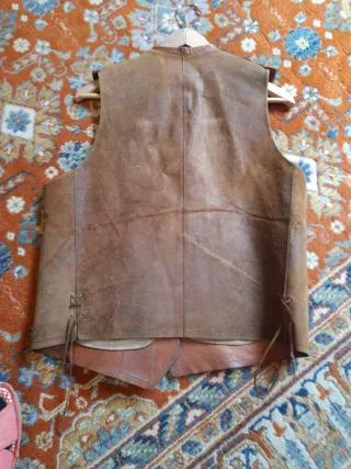 Chaleco de piel hecho a mano