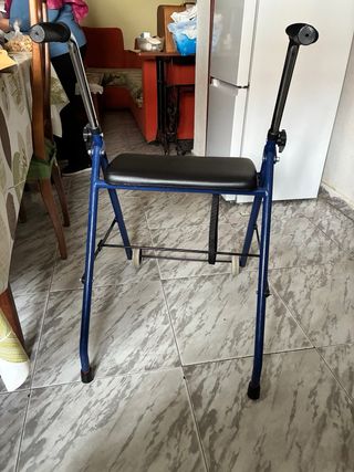 Andador azul con asiento