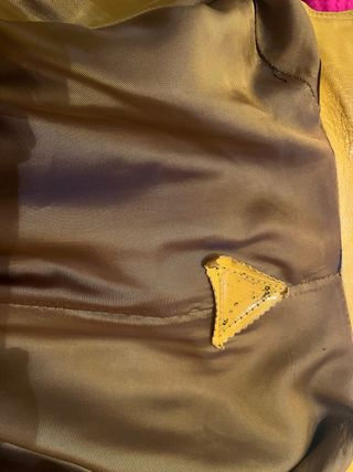 Cazadora de cuero amarilla Medidas: 68 cms largo