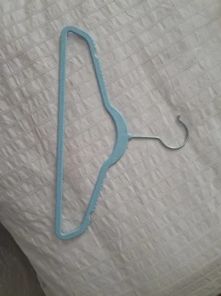 90 Perchas Madera/Plástico/Metal Niños