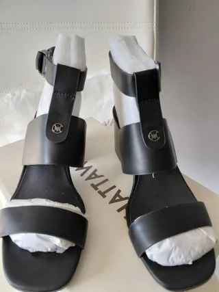 Sandalias de tacón negras