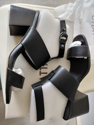 Sandalias de tacón negras