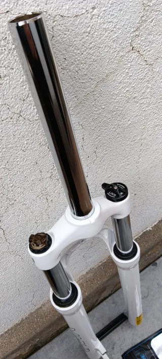 HORQUILLA SR SUNTOUR XCM 27,5 PULGADAS. NUEVA.