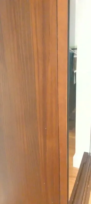 Vitrina de madera y cristal