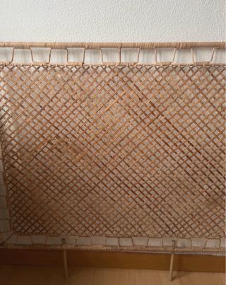 Cabecero de cama de ratán y madera