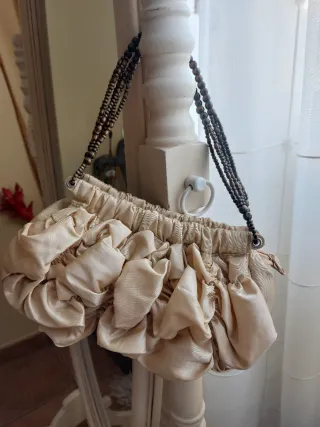 Bolso de fiesta beige y dorado