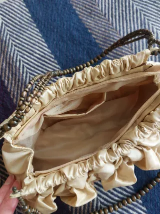 Bolso de fiesta beige y dorado