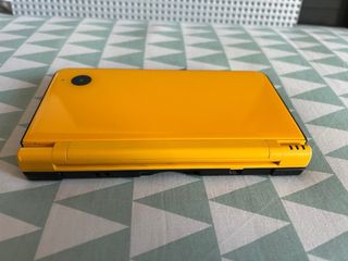 Consola Nintendo DS XL Amarilla