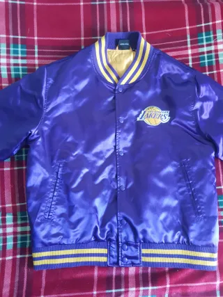 Cazadora de los Lakers
