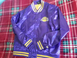 Cazadora de los Lakers