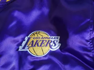 Cazadora de los Lakers