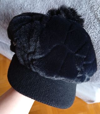 Gorra negra de pelo forrada