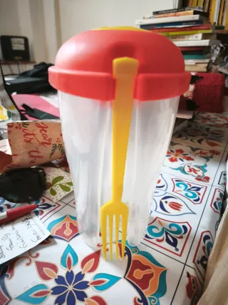 Tazza per insalata con forchetta integrata