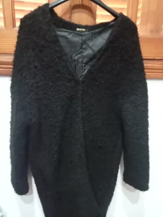 Abrigo borreguito negra Stradivarius Talla Única