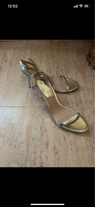 Sandalias Stradivarius Tacon Plateado