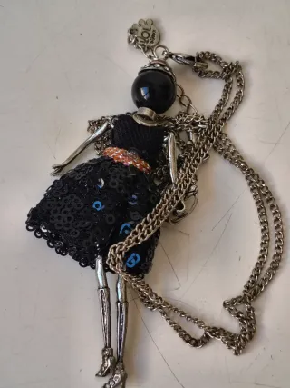 Colgante Muñeca Negra