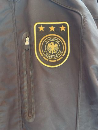 Chubasquero cortavientos Adidas Negro y Dorado