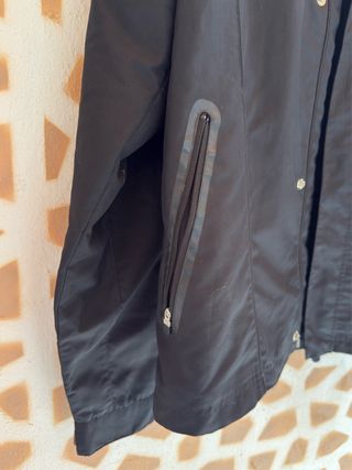 Chubasquero cortavientos Adidas Negro y Dorado