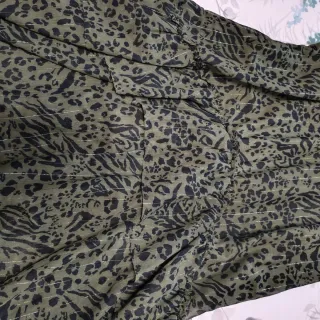 Falda asimétrica estampada