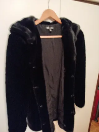 Abrigo pelo sintético Zara negro