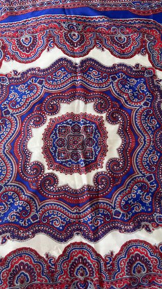 Manton antiguo lana paisley azul y rojo