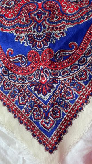 Manton antiguo lana paisley azul y rojo