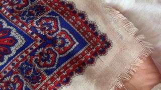 Manton antiguo lana paisley azul y rojo