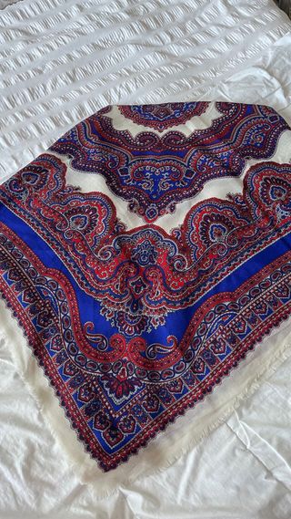 Manton antiguo lana paisley azul y rojo