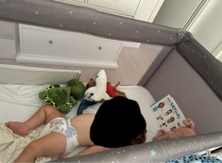 Cuna de viaje y colchón para bebé