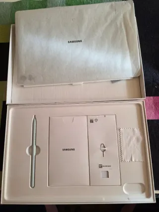 Samsung Galaxy Tab S9 FE+ 5G Plata