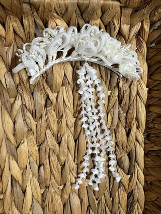 Tocado niña comunión blanco flores perlas