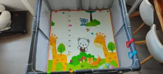 Parque infantil para bebés con alfombra 120x120