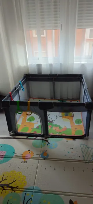 Parque infantil para bebés con alfombra 120x120