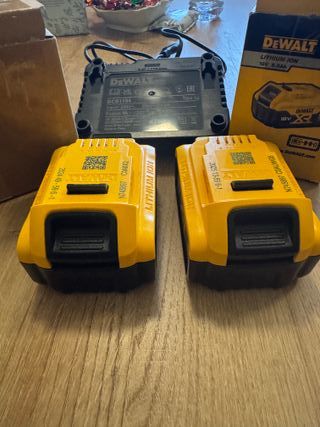 Cargador y 2 Baterías Dewalt 18V DCB184