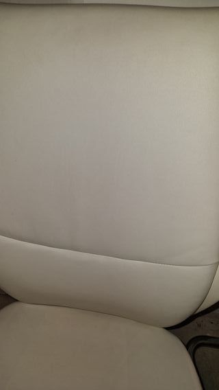 Silla de oficina de piel blanca