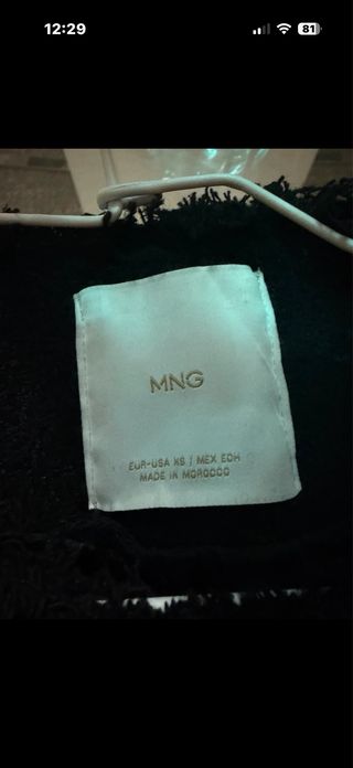 Americana Mango Negra Botones Dorados