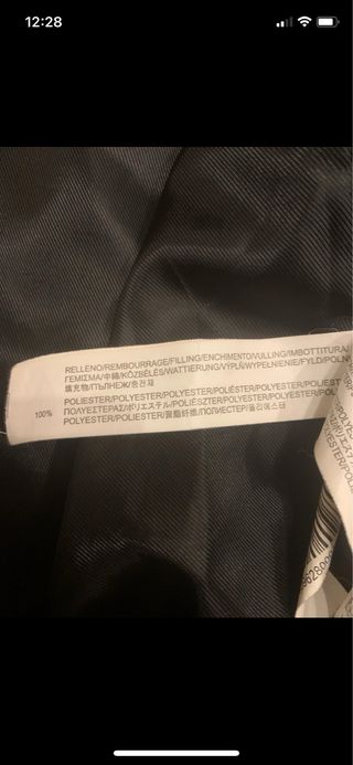 Chaqueta negra acolchada