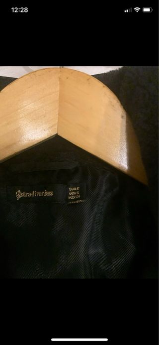 Chaqueta negra acolchada