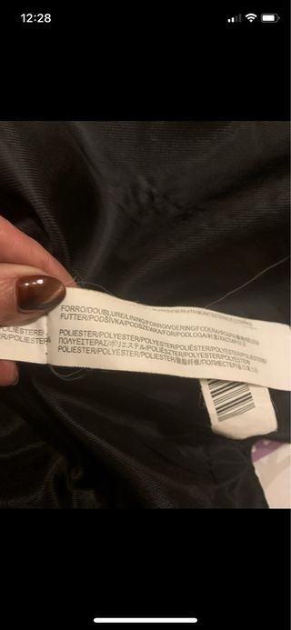 Chaqueta negra acolchada