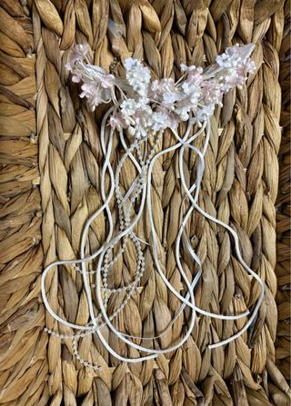 Tocado niña comunión flores rosa y blanco