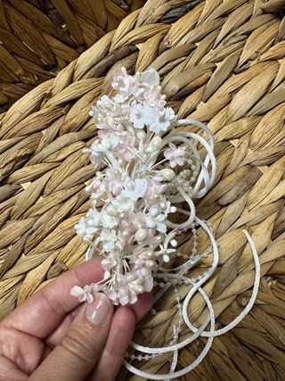 Tocado niña comunión flores rosa y blanco