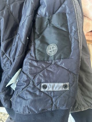 Chaqueta Stone Island Gris con Capucha