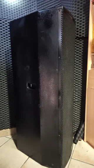 Altavoz profesional negro