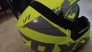 Casco Moto Cros Gris y Amarillo ( precio algo nego