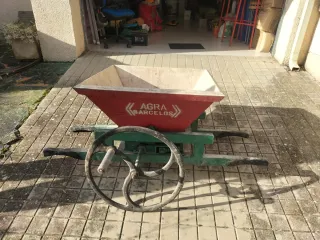 Prensa de uvas y manzanas