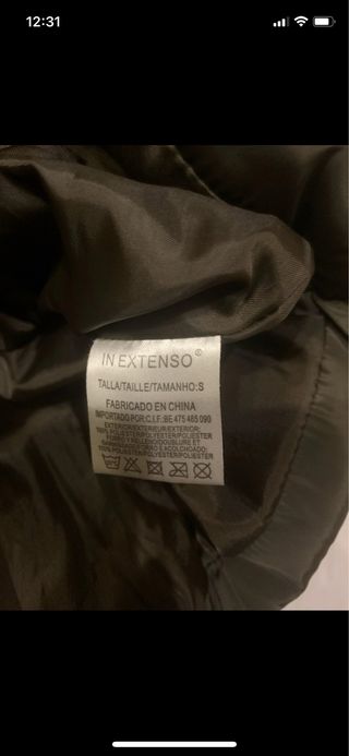 Chaqueta acolchada verde oliva con cinturón