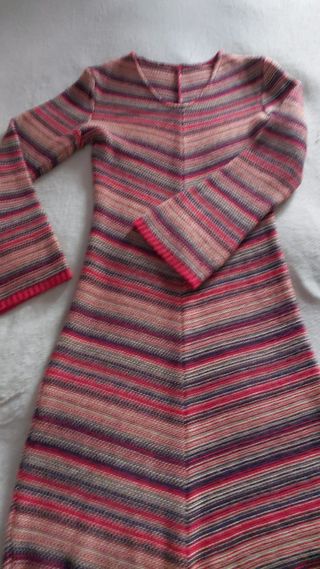 Vestido de lanita rayas rosa y morado