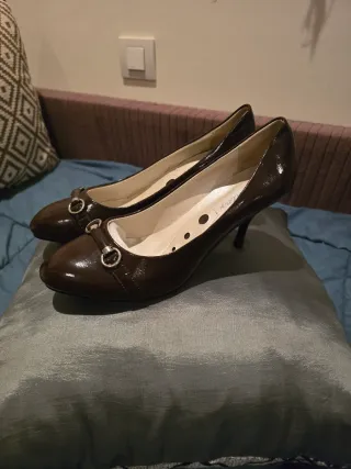 Zapatos charol marron ,talla 39.nuevos